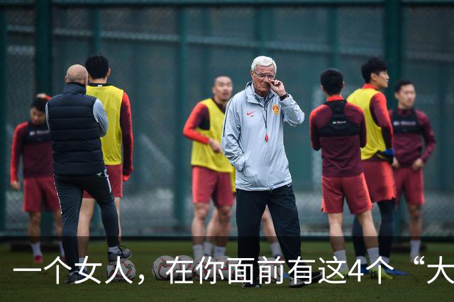 一个女人，在你面前有这4个“大胆”行为，说明她很想和你在一起
